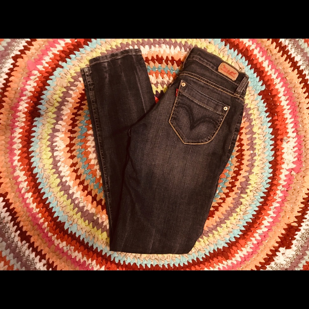 Levi’s Too Superlow Skinny Leg Size 5M Jeans